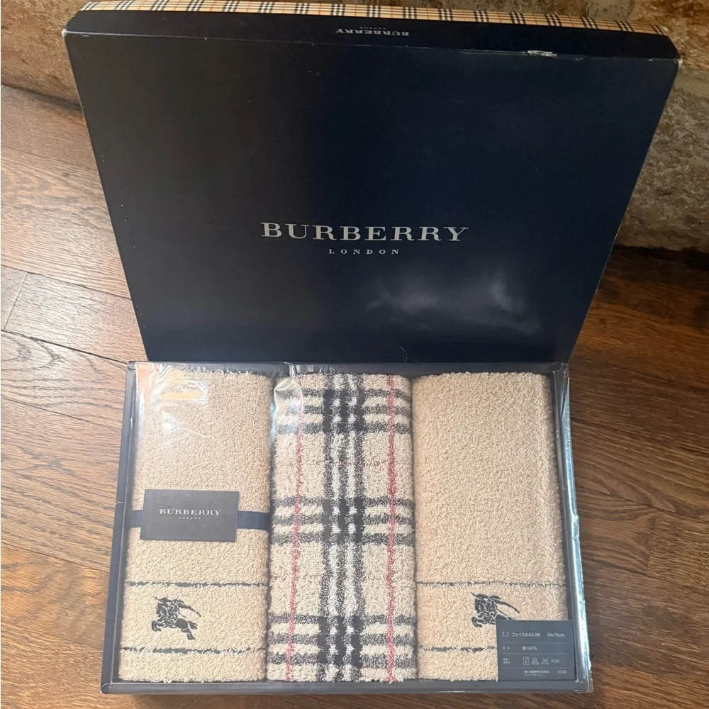 Burberry 3 piece Hand Towel Set New in Box